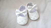 Бебешки кожени бели обувки за момиче
