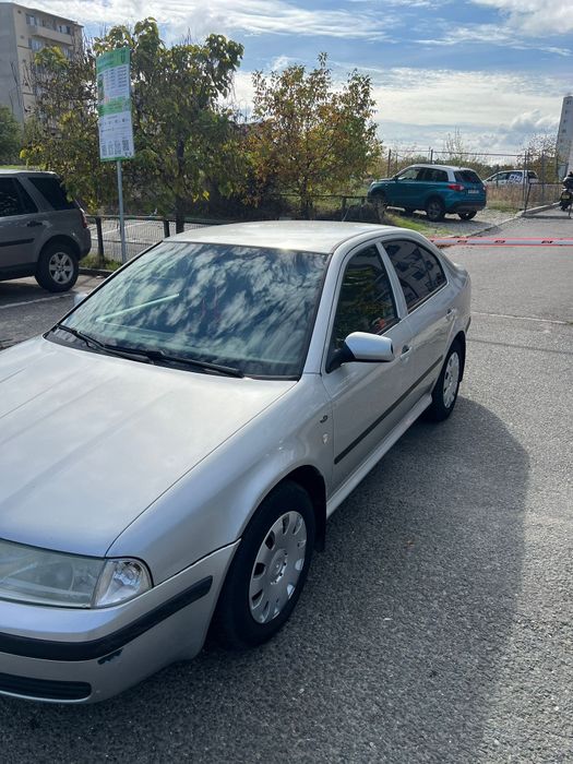Vând Skoda Octavia 1.6