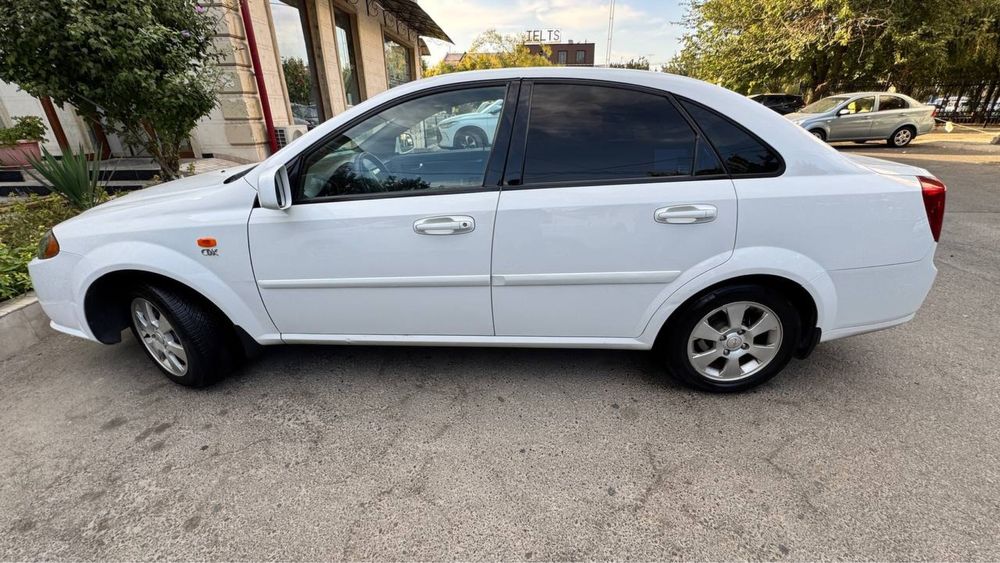 Gentra sotiladi yaxshi holatda