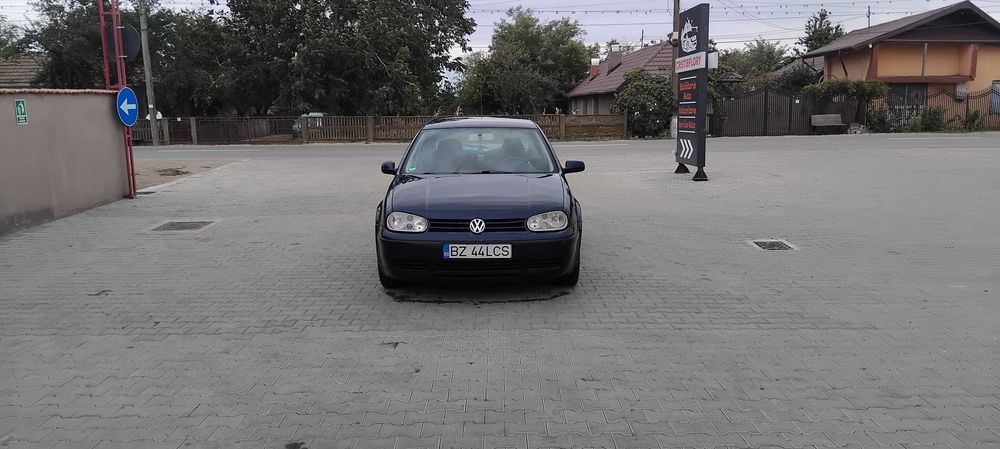 Volkswagen. Golf.