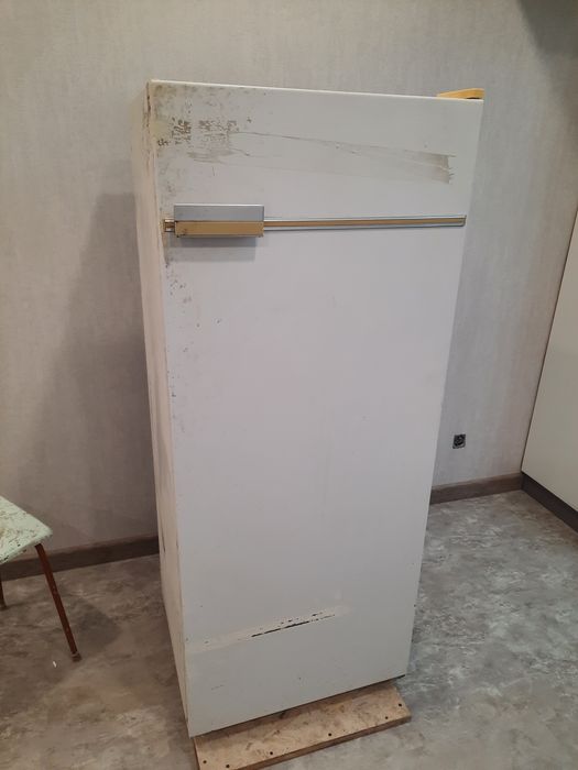 Холодильник продам недорого.