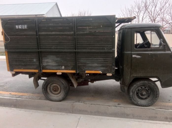 Uaz mashinasi sotiladi