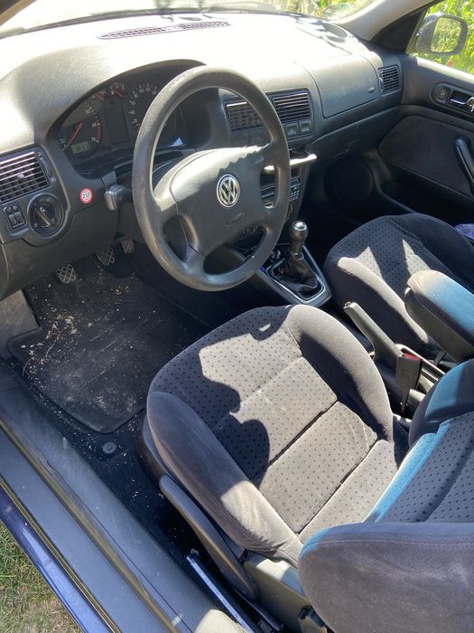 Volkswagen Golf 4, 1.4 benzină, 1999 – pt camp sau piese, vând urgent