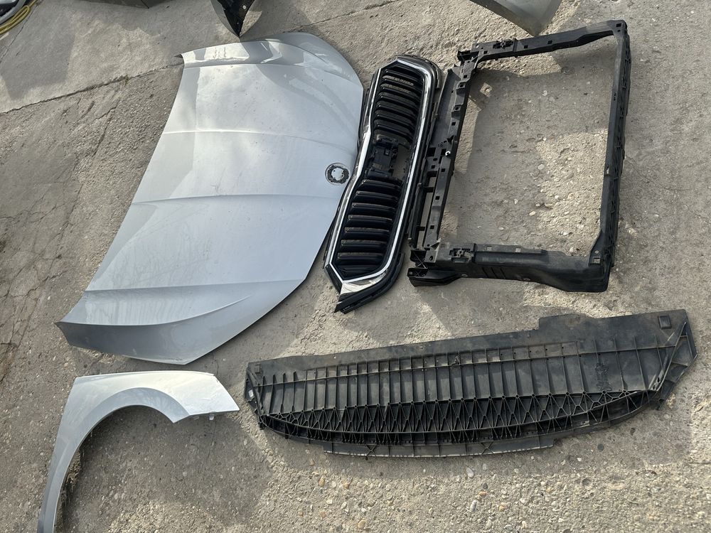 Capotă motor.tragher.bară față.aripă dreapta fată skoda octavia 4.