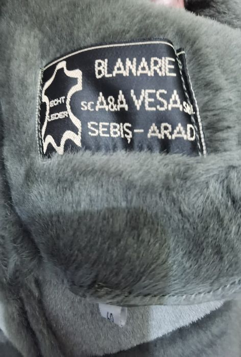 Haina blana culoare verde