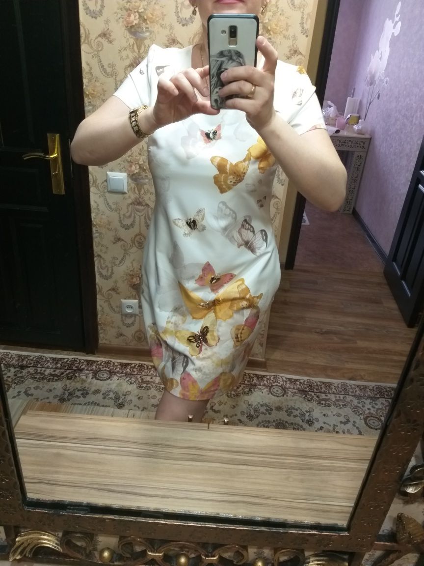 Платье с бабочками