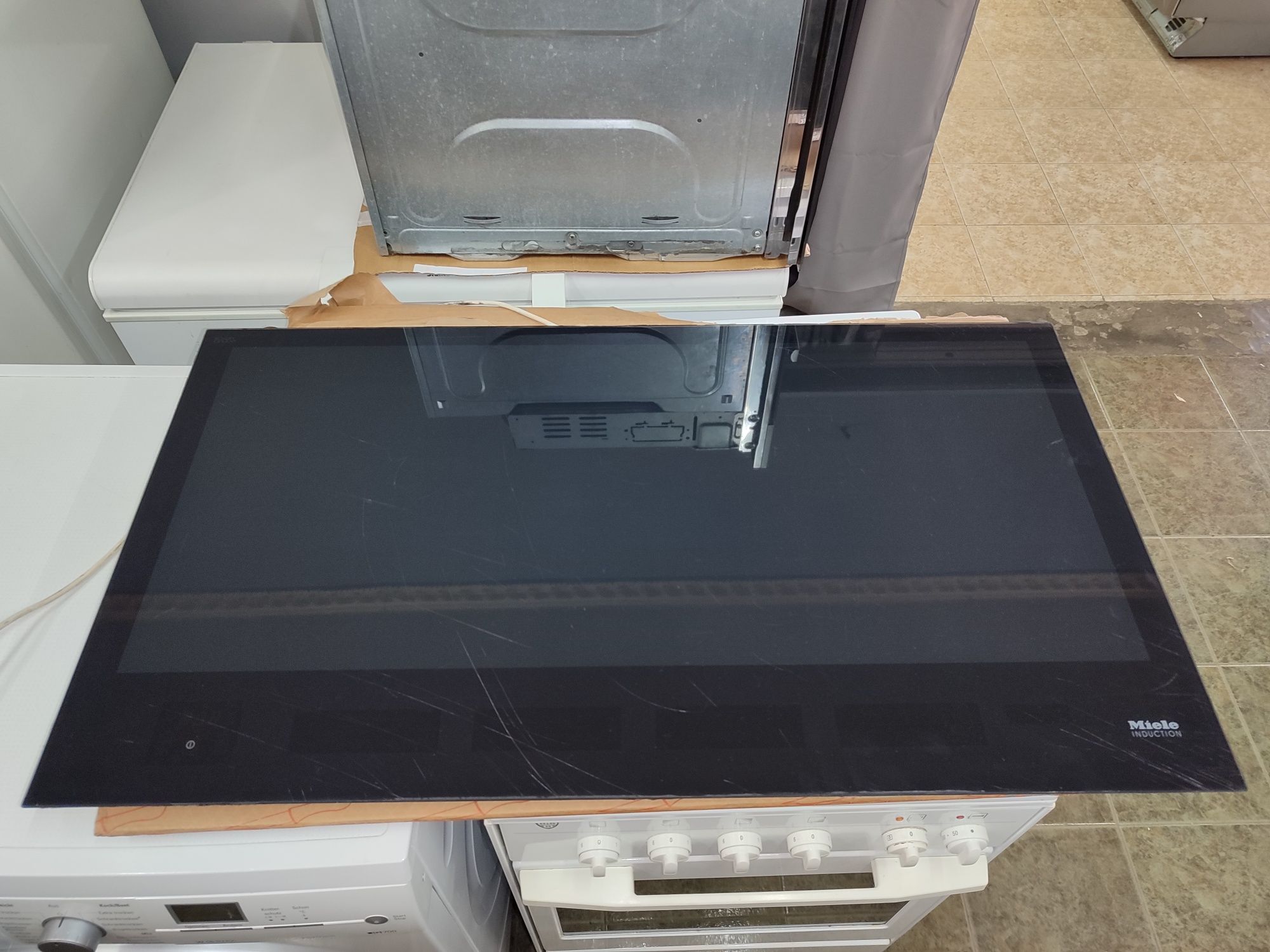 Индукционен плот Miele KM7897FL