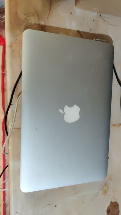 Leptop Apple air