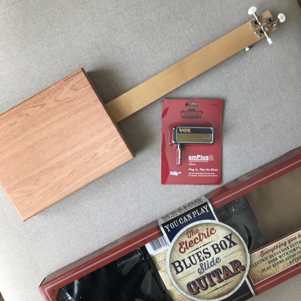Chitara Blues Box Slide Guitar + Amplificator amPlug 2 Blues