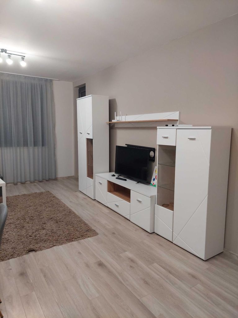 Дава се под наем Тристаен апартамент в Варна, Младост 1 - 87 кв.м за 700 € - Снимка #2