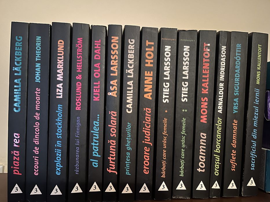 Colecție 14 romane thriller/polististe