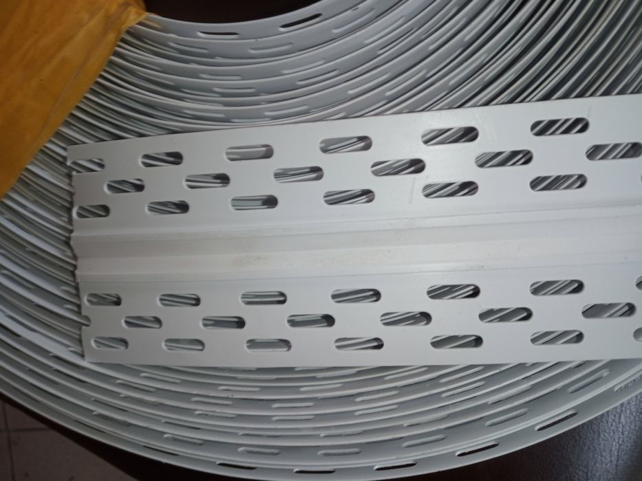 vând amorsă poliuretanica, colțare pt rigips