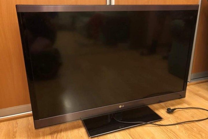Продам телевизор Lg большой