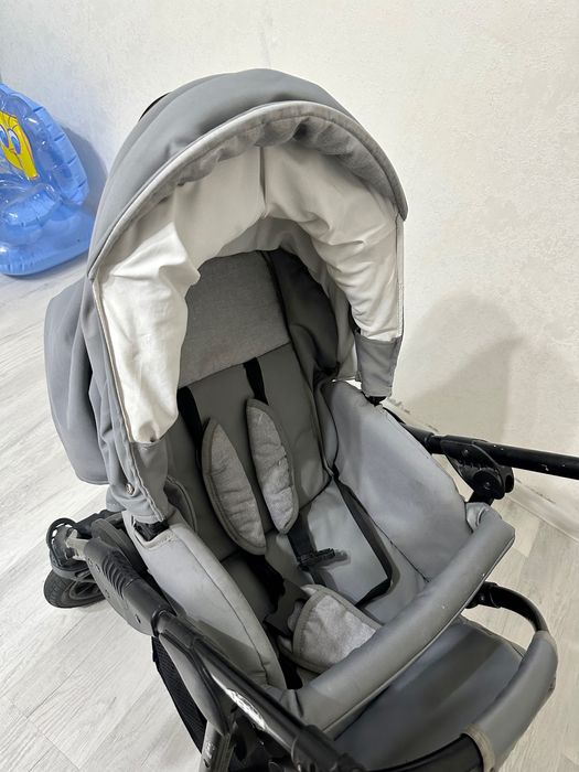 Детская коляска три в одном