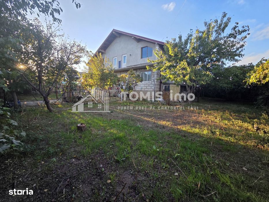 Casă cu mansardă în Lazu