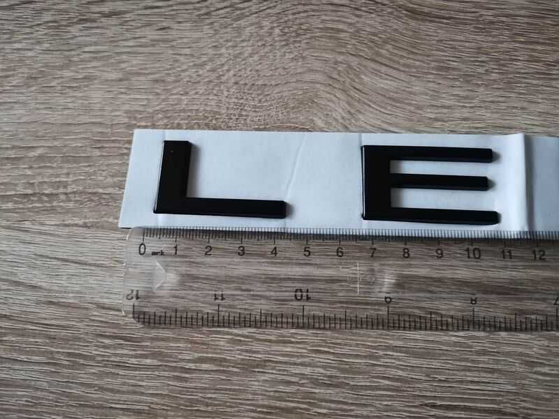 черен надпис Seat Leon