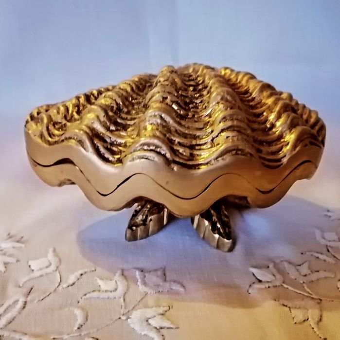 Месингов свещник и бижутера