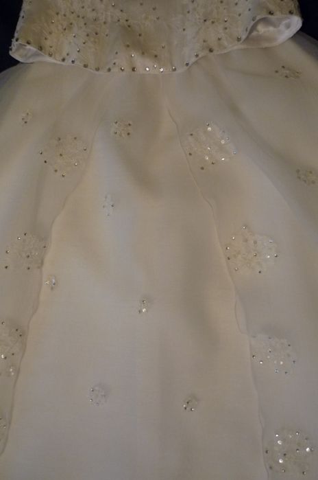 Rochie de mireasa alba stil printesa cu cristale Swarowski