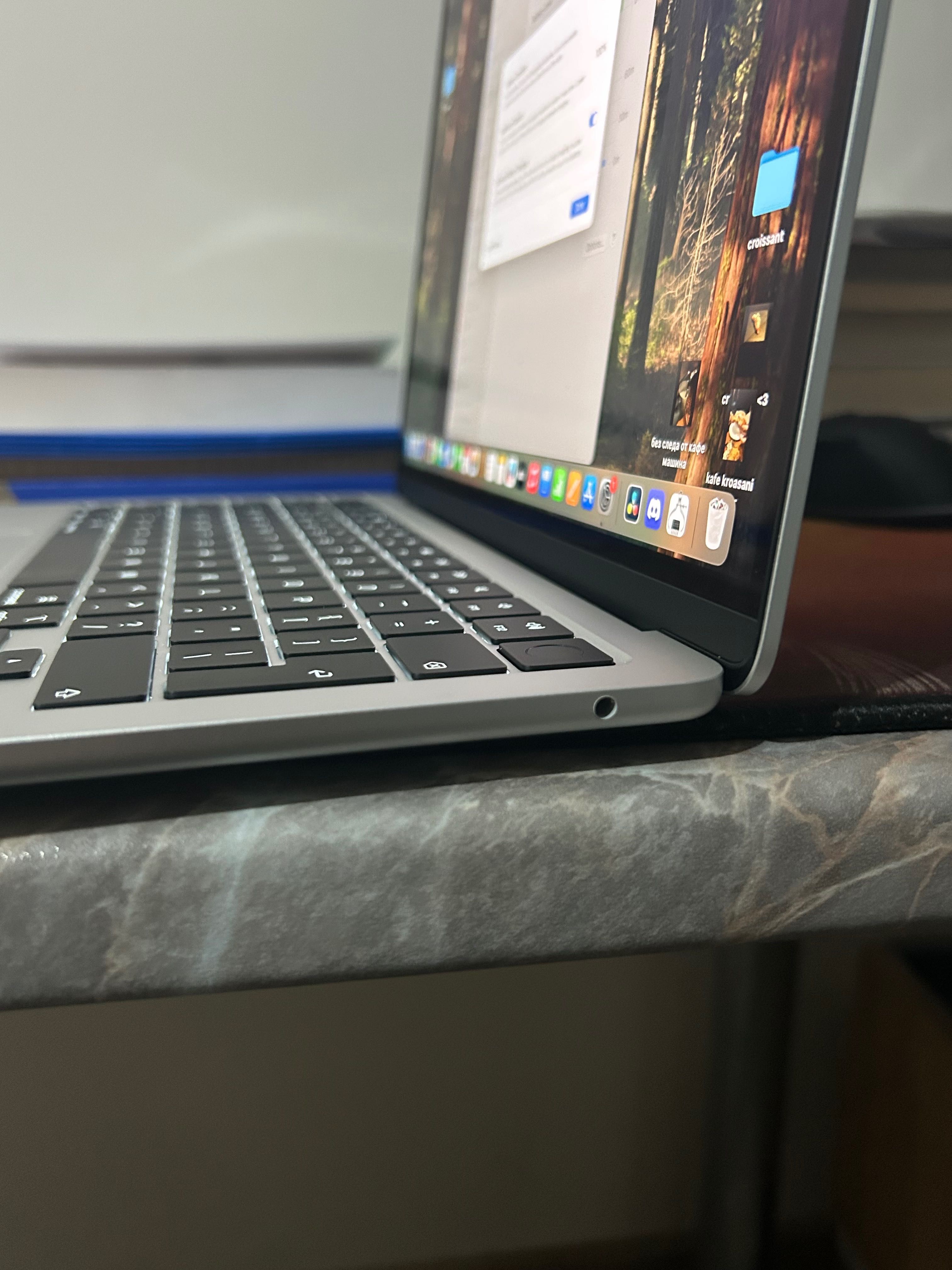 MacBook Air 13’6 M4 chip 16GB RAM 256GB 10 cores-2025г.