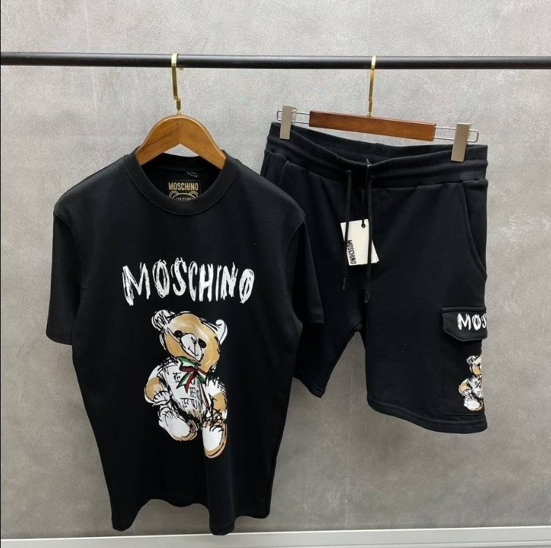 Екипи Moschino Couture