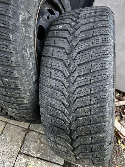 Vand cauciucuri de iarna cu tot cu jante 185/60/14