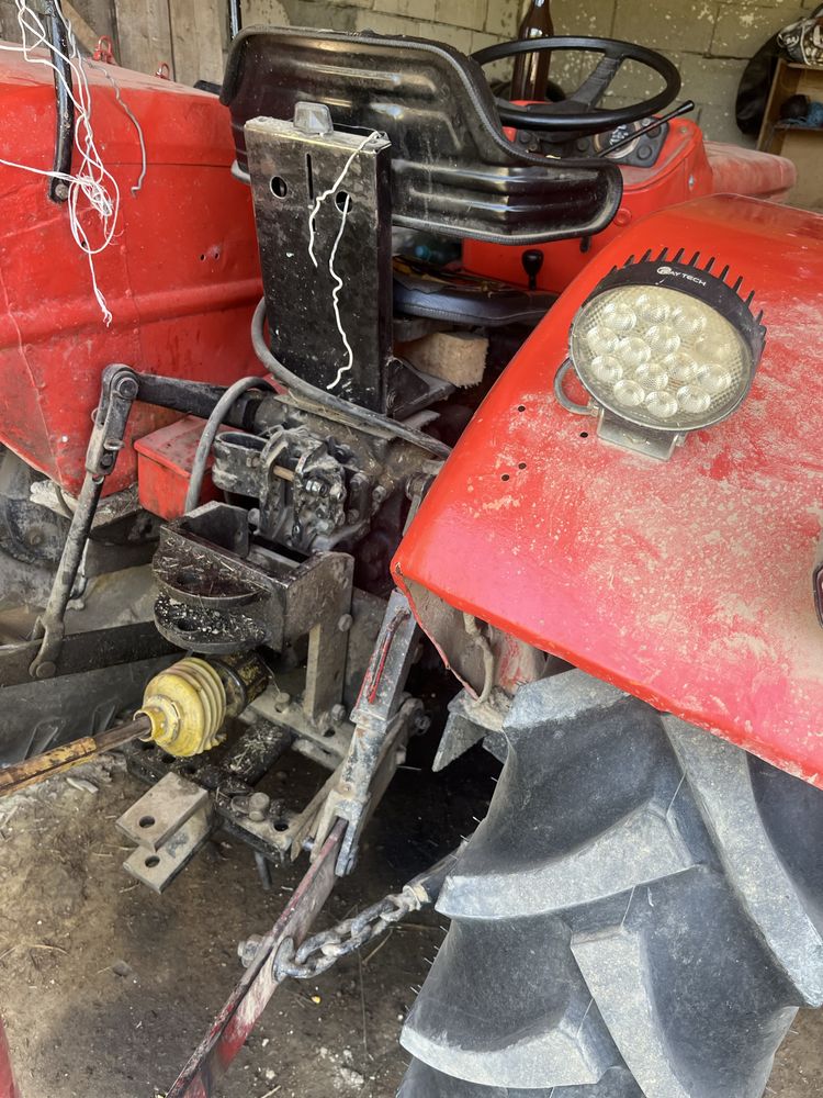 Vand Tractor Fiat 450 cu Plug