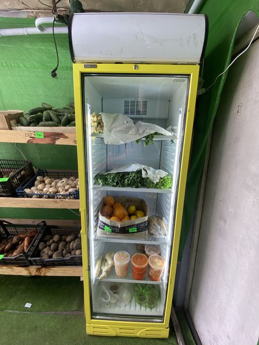 Продаю полностью рабочий холодильник