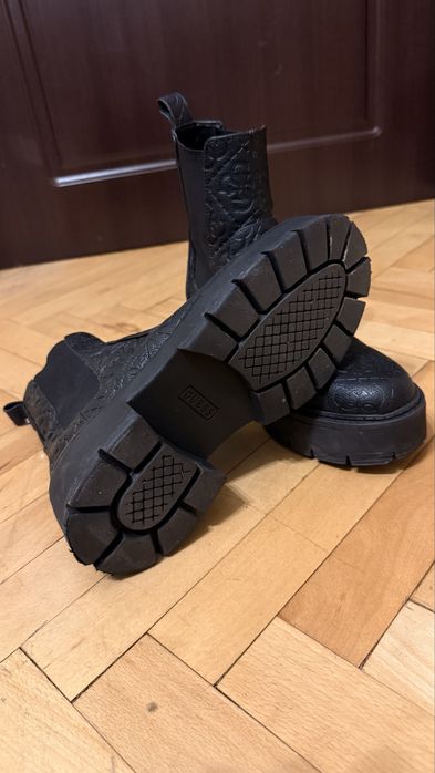 Дамски боти GUESS