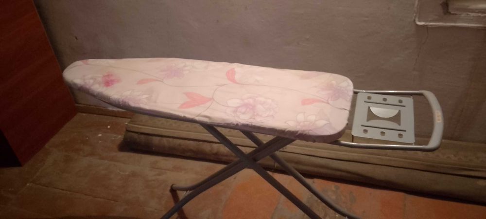 Продам Гладильный Стол и Утюг Филипс.