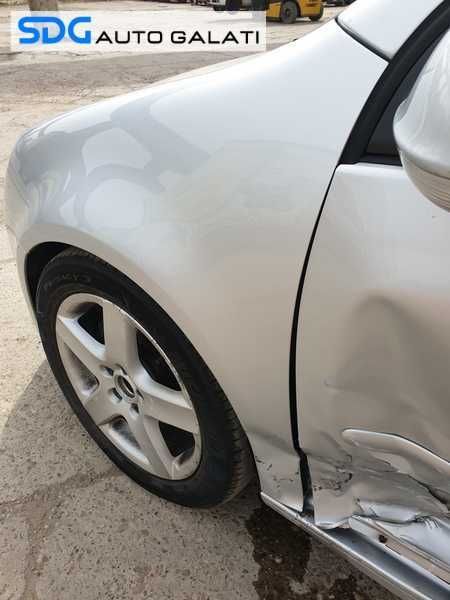 Aripa Stanga Fata cu Defect VW Golf 5 Hatchback 2004 - 2008 Culoare LA7W