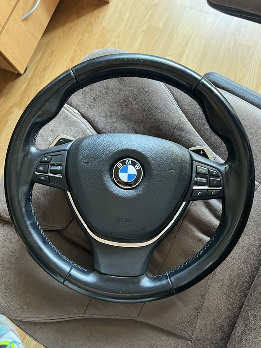 Продавам Оригинален Волан с пера за bmw f10-f11