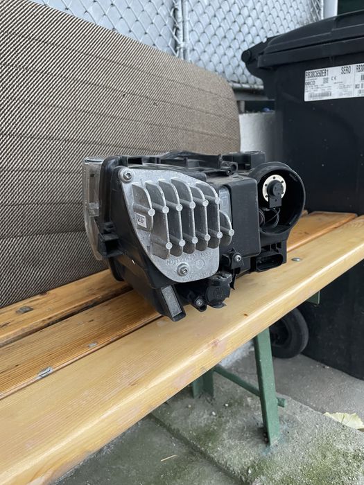 Оригинален ляв фар за Seat Ateca 2016-2020 в добро състояние