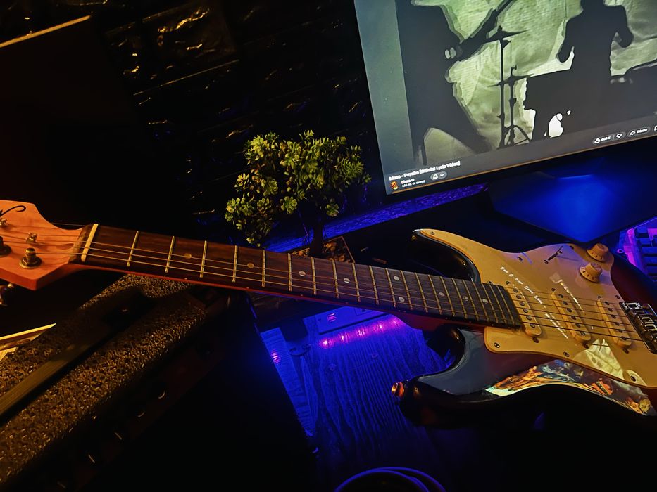 Chitara Morgan Legends Series + amplificator + cablu Roland (nou)