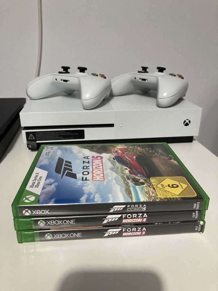 Xbox One S 1 TB / Forza Horizon 3,4,5 / 2 manete