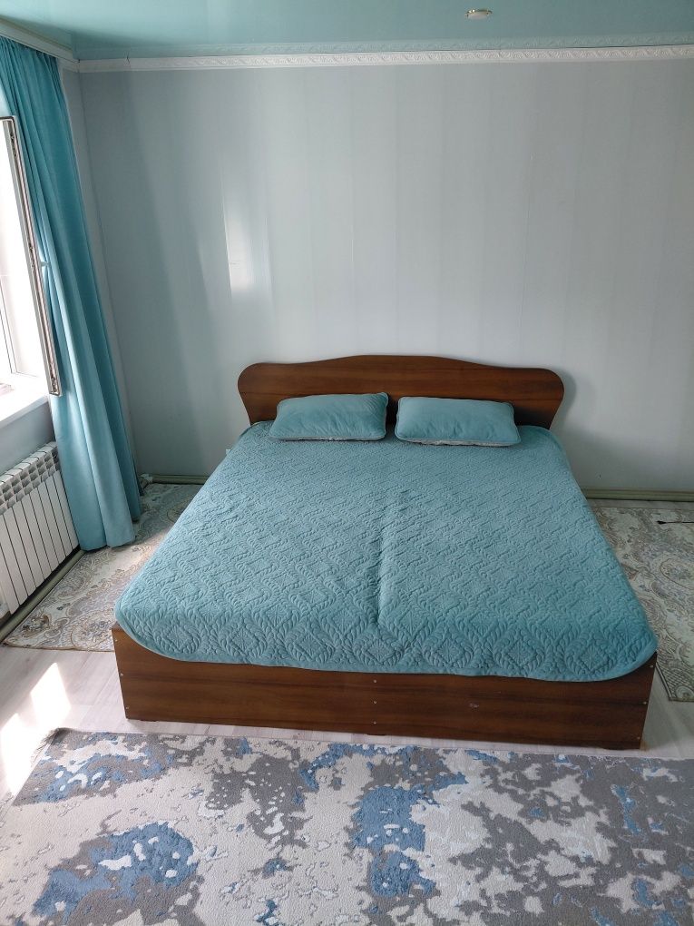 Продам двуспальную кровать