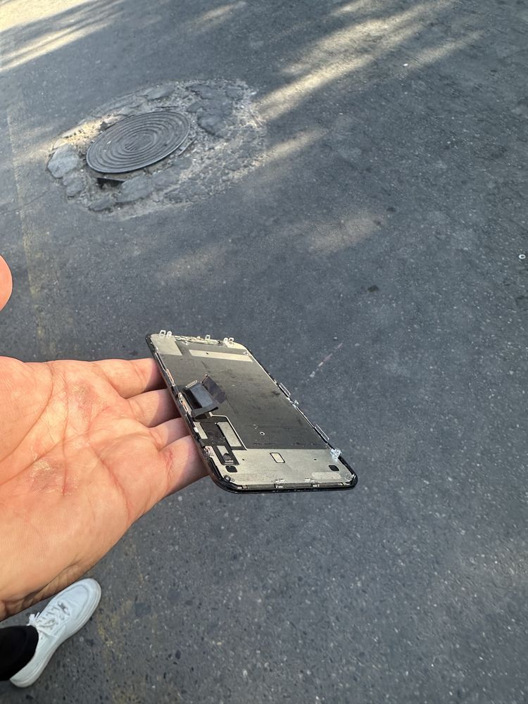 Iphone 11 ekran arginal  yuz min som
