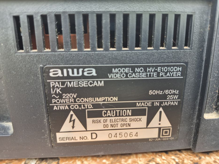 Vand Video Marca Aiwa Model HV-E1010 DH, Made in Japan

- video case