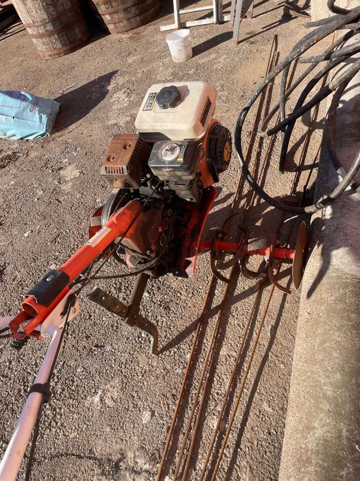 Motosapa Ruris si unealta imprastiat seminte