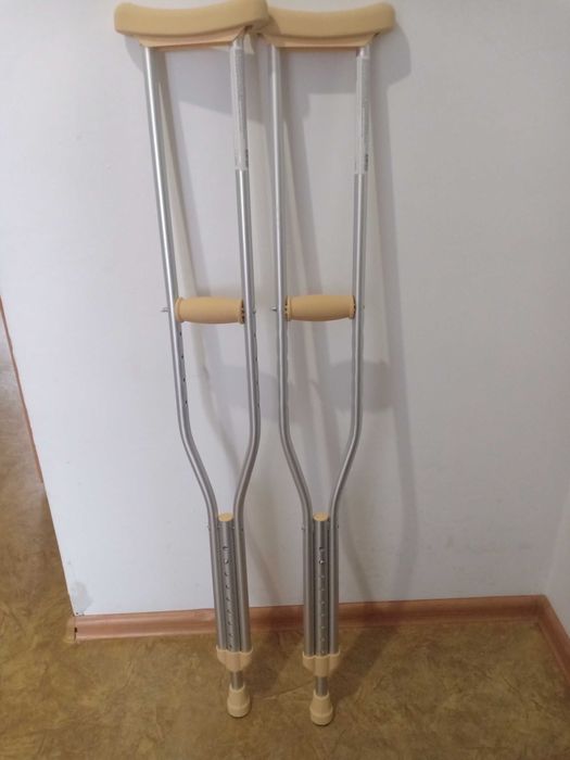 Костыли - 2 штук / Балдак - 2 дана