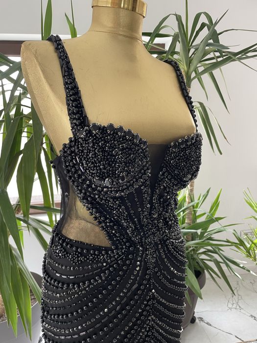 Rochie nasa pietre si pene bijuterie