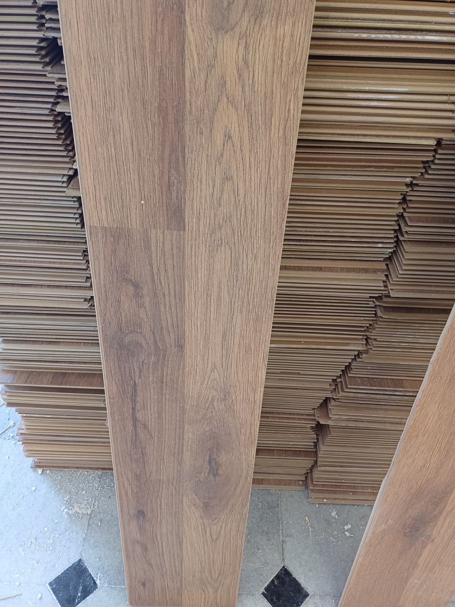 Tarket b/u  550  kvadrat bor 35min somdan sastayaasi zor