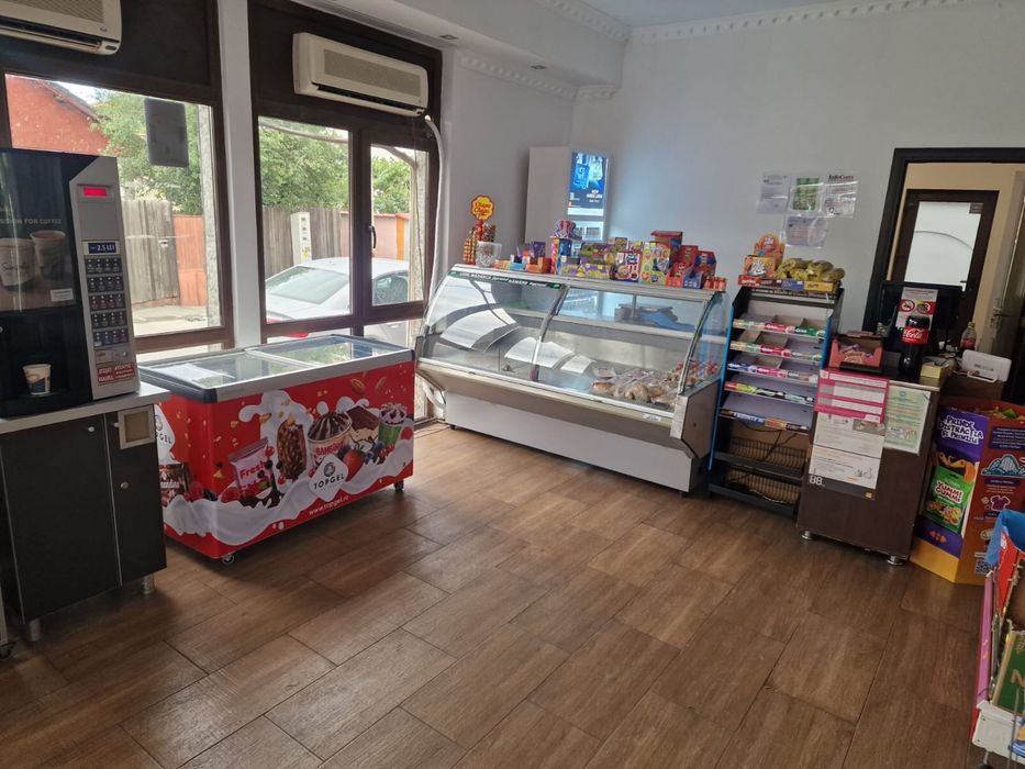 Mobilier si vitrina mezeluri pentru magazin