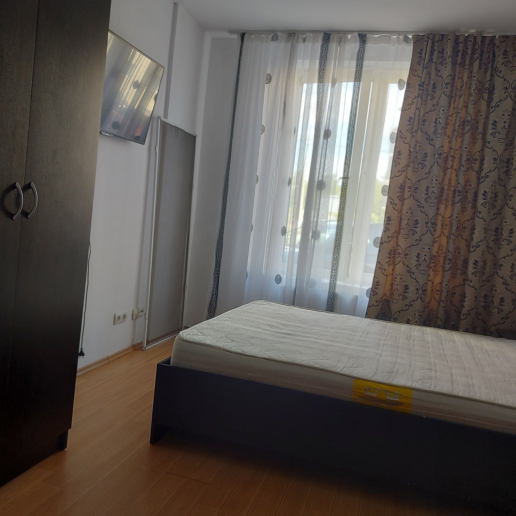 Închiriez apartament