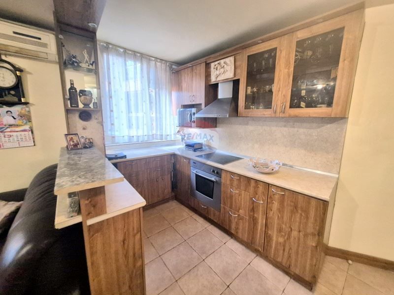 Продава се Четиристаен апартамент в Варна, Лятно кино Тракия - 100 кв.м за 2330 €/кв.м - Снимка #5