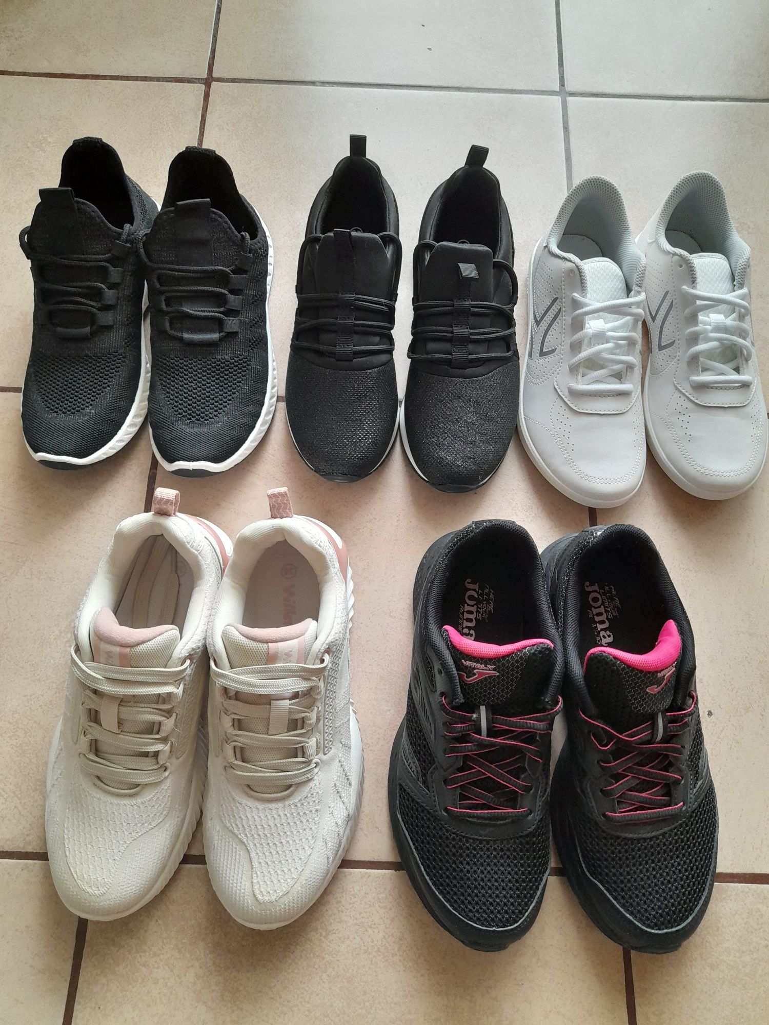 Adidași (diferite modele și marci)