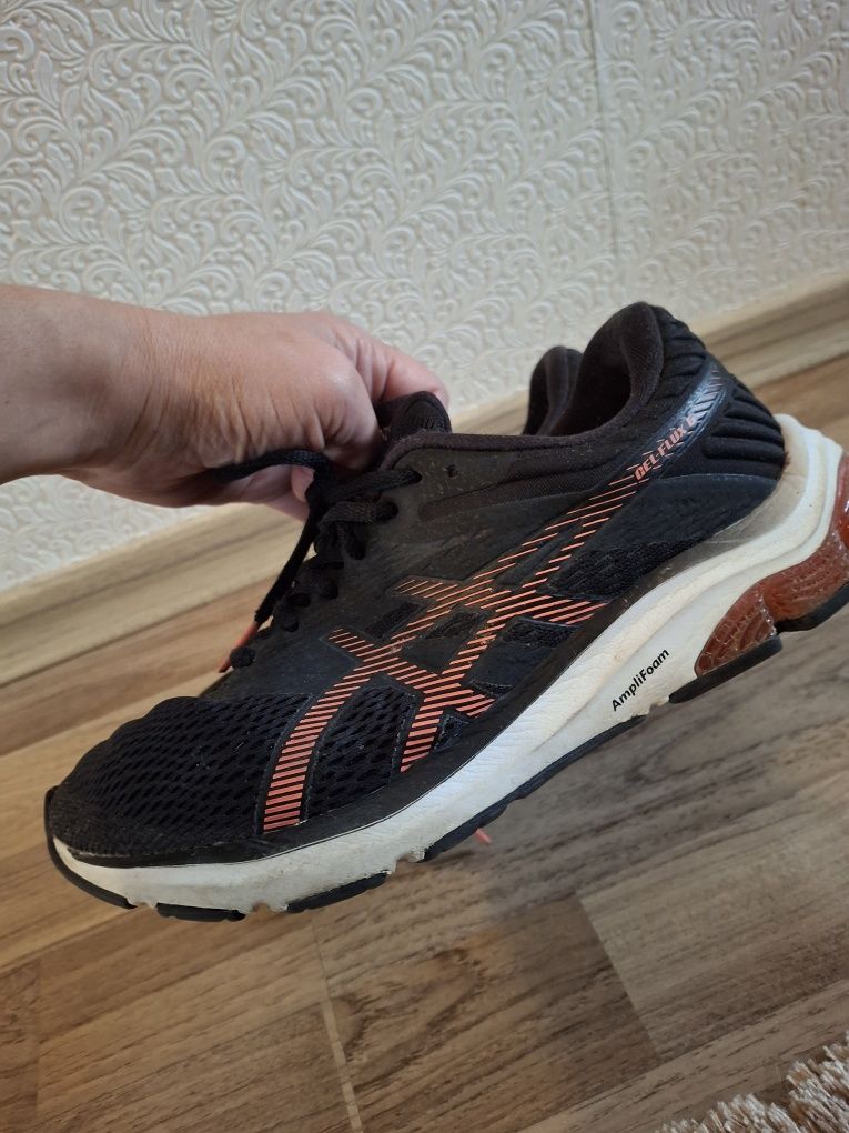 Asics оригинални маратонки