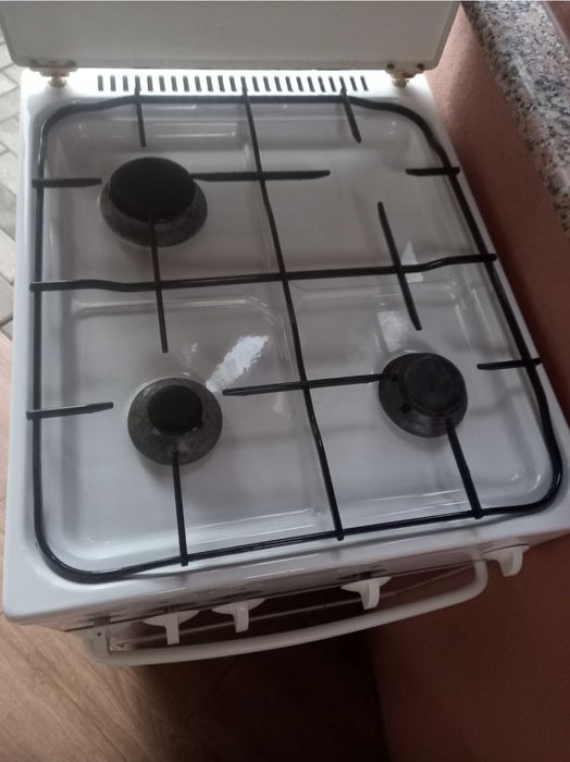 Gorenje aragaz cu cuptor incorporat