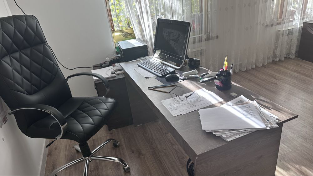 Продается мебель офисная