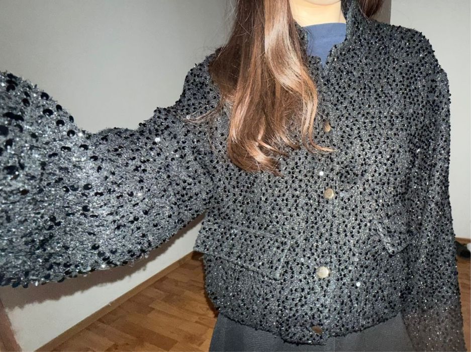 Черный бомбер с пайетками под zara