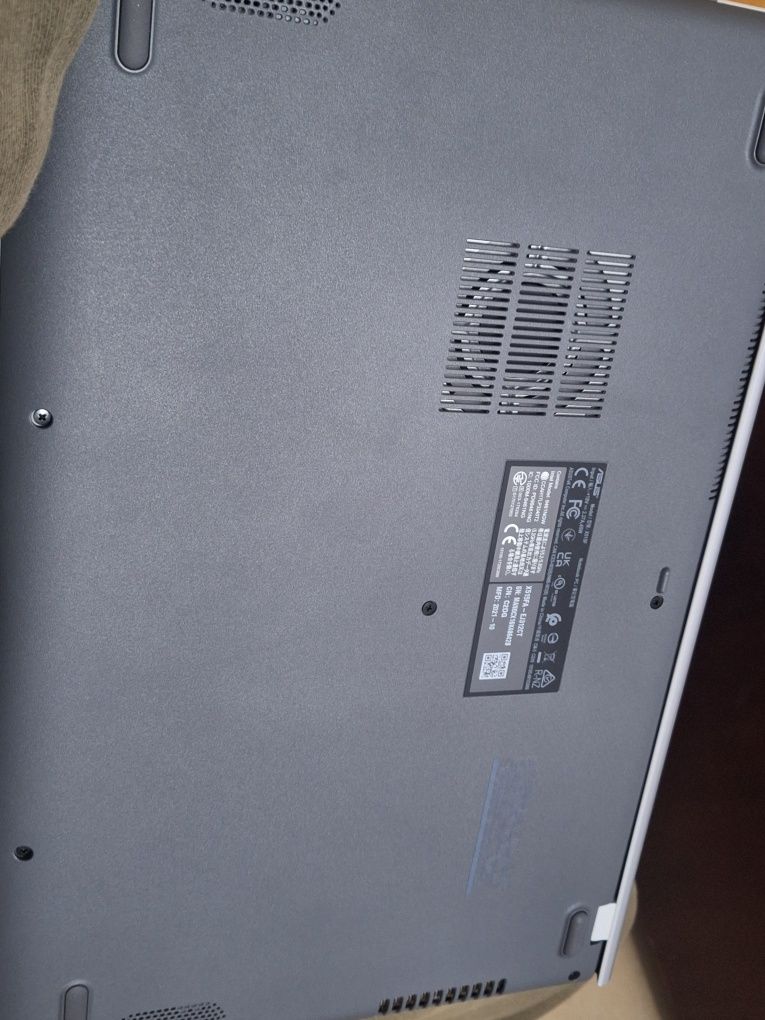 Лаптоп Asus X515
